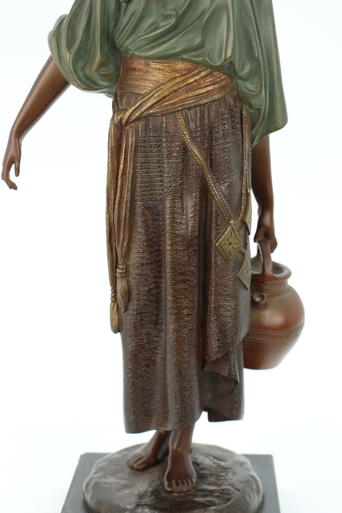 La porteuse d'eau par Demeter Chiparus