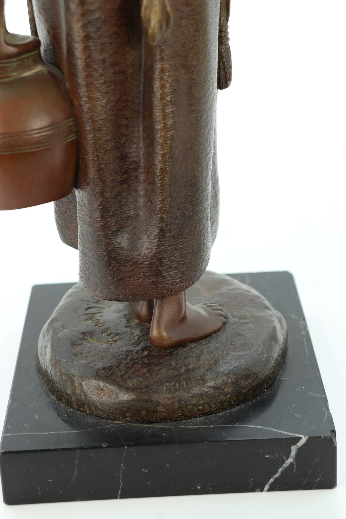 La porteuse d'eau par Demeter Chiparus