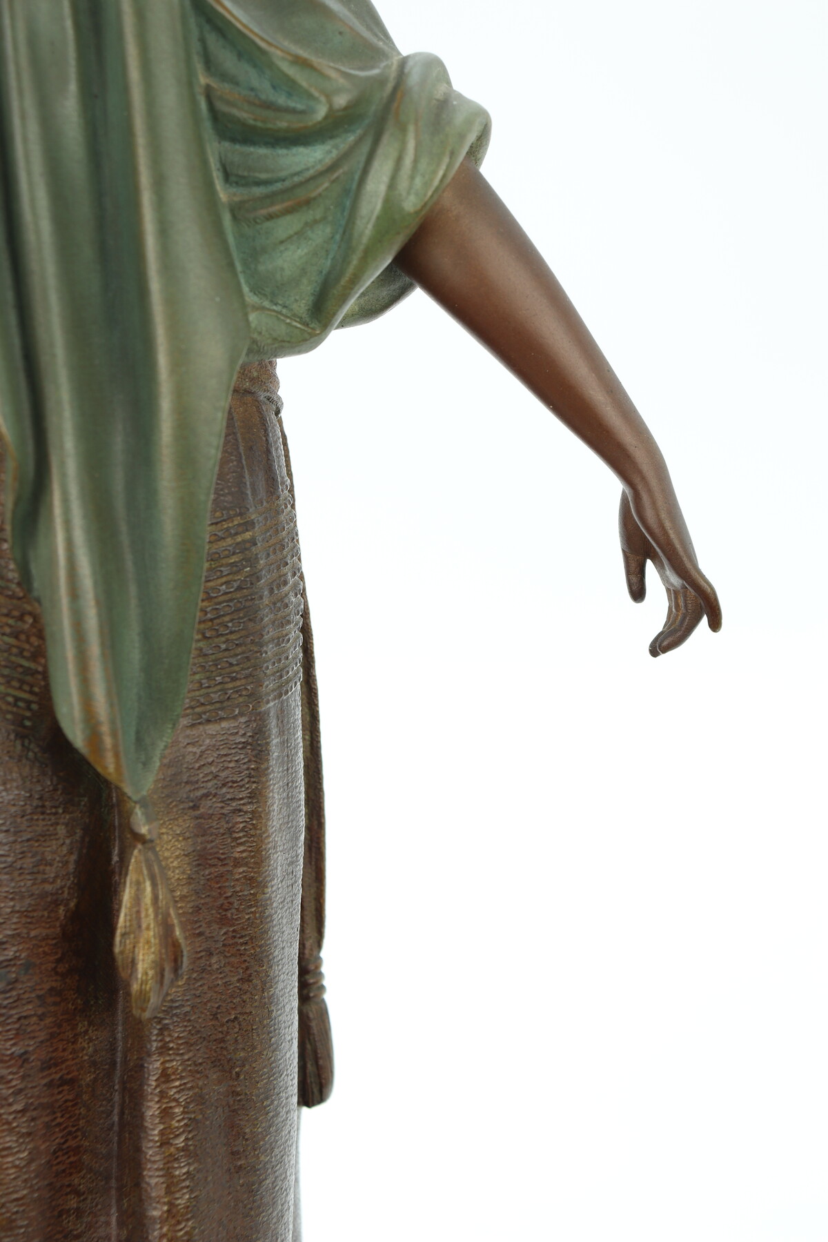 La porteuse d'eau par Demeter Chiparus