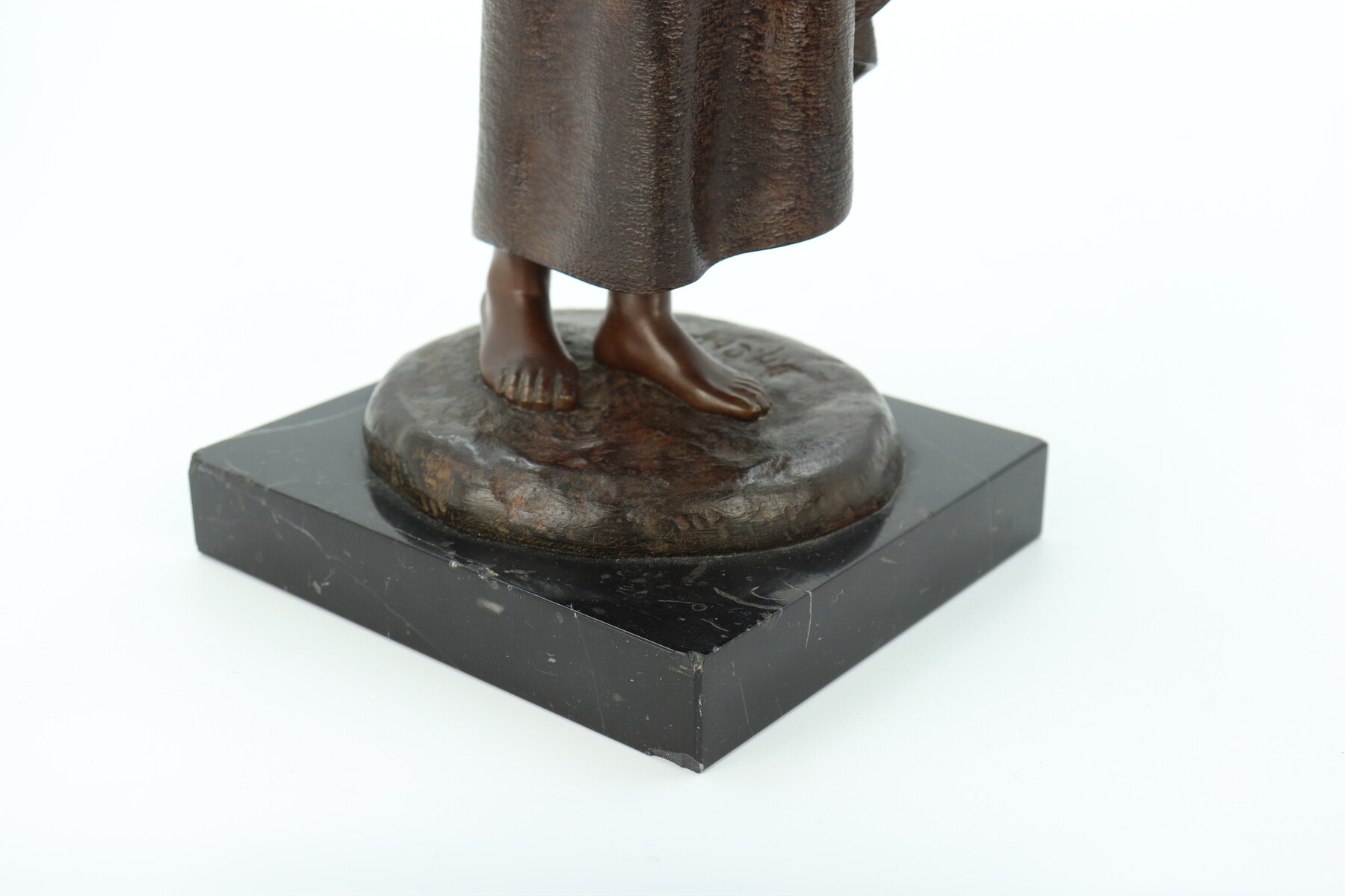 La porteuse d'eau par Demeter Chiparus