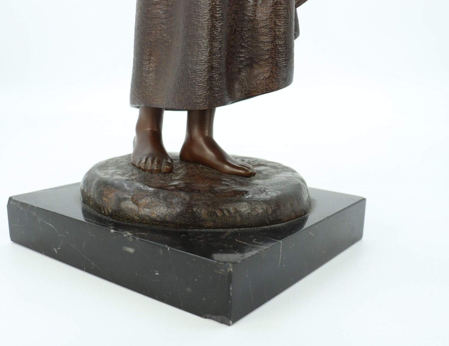 La porteuse d'eau par Demetre Chiparus