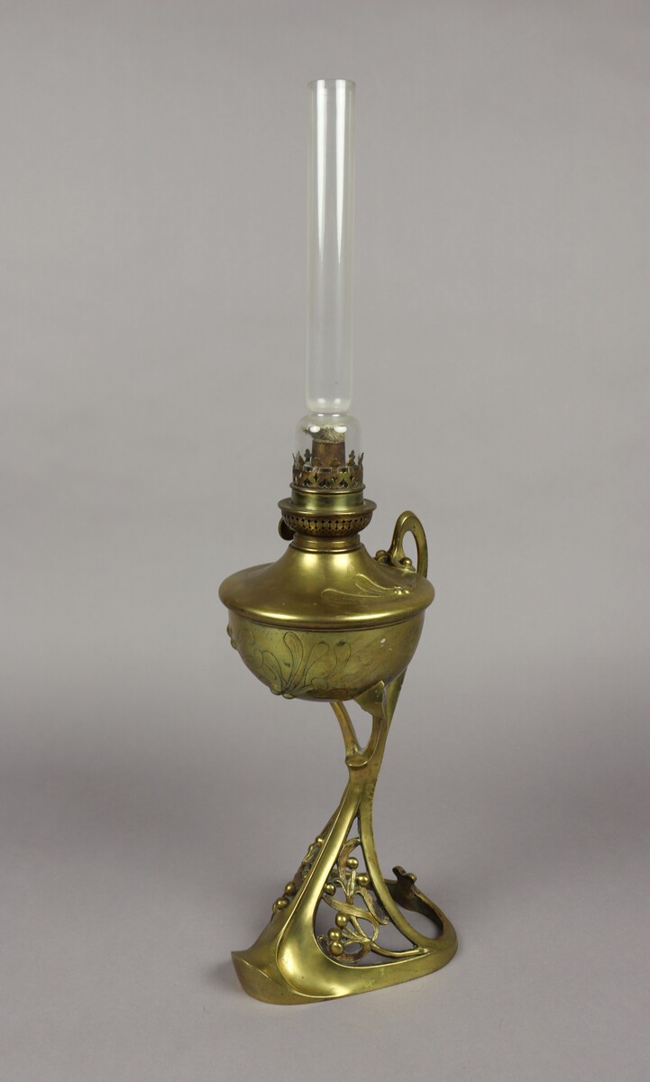 Lampe à pétrole par Georges Leleu