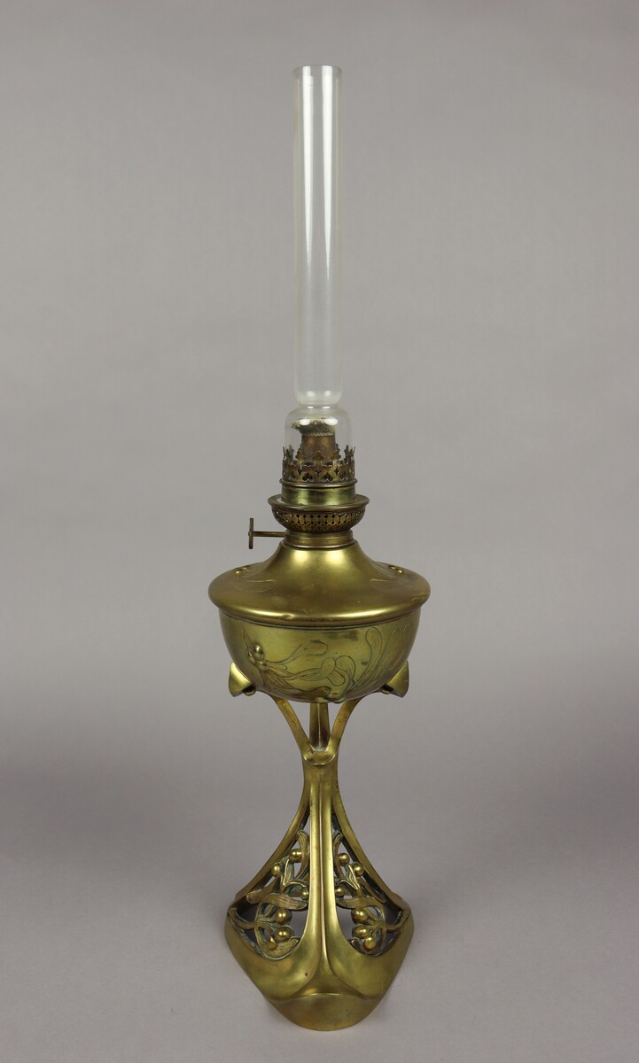 Lampe à pétrole par Georges Leleu