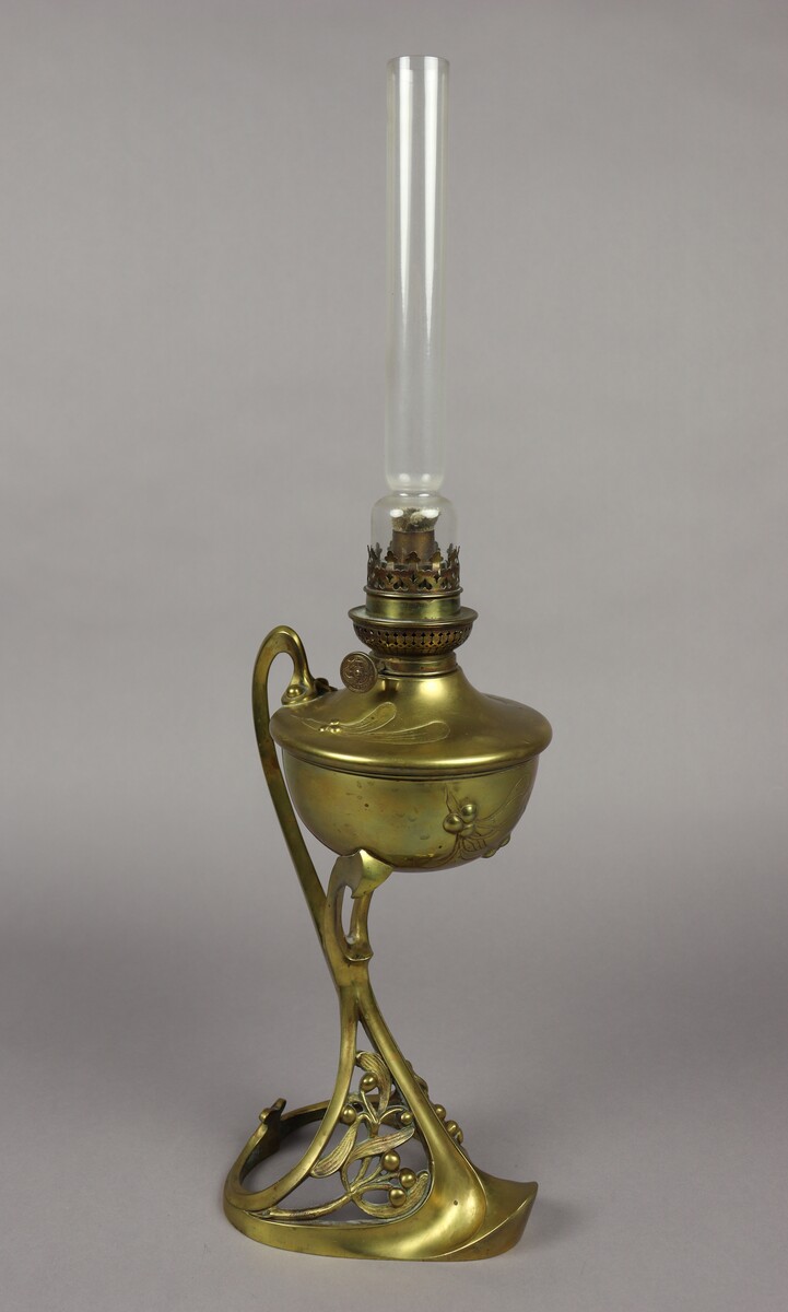 Lampe à pétrole par Georges Leleu