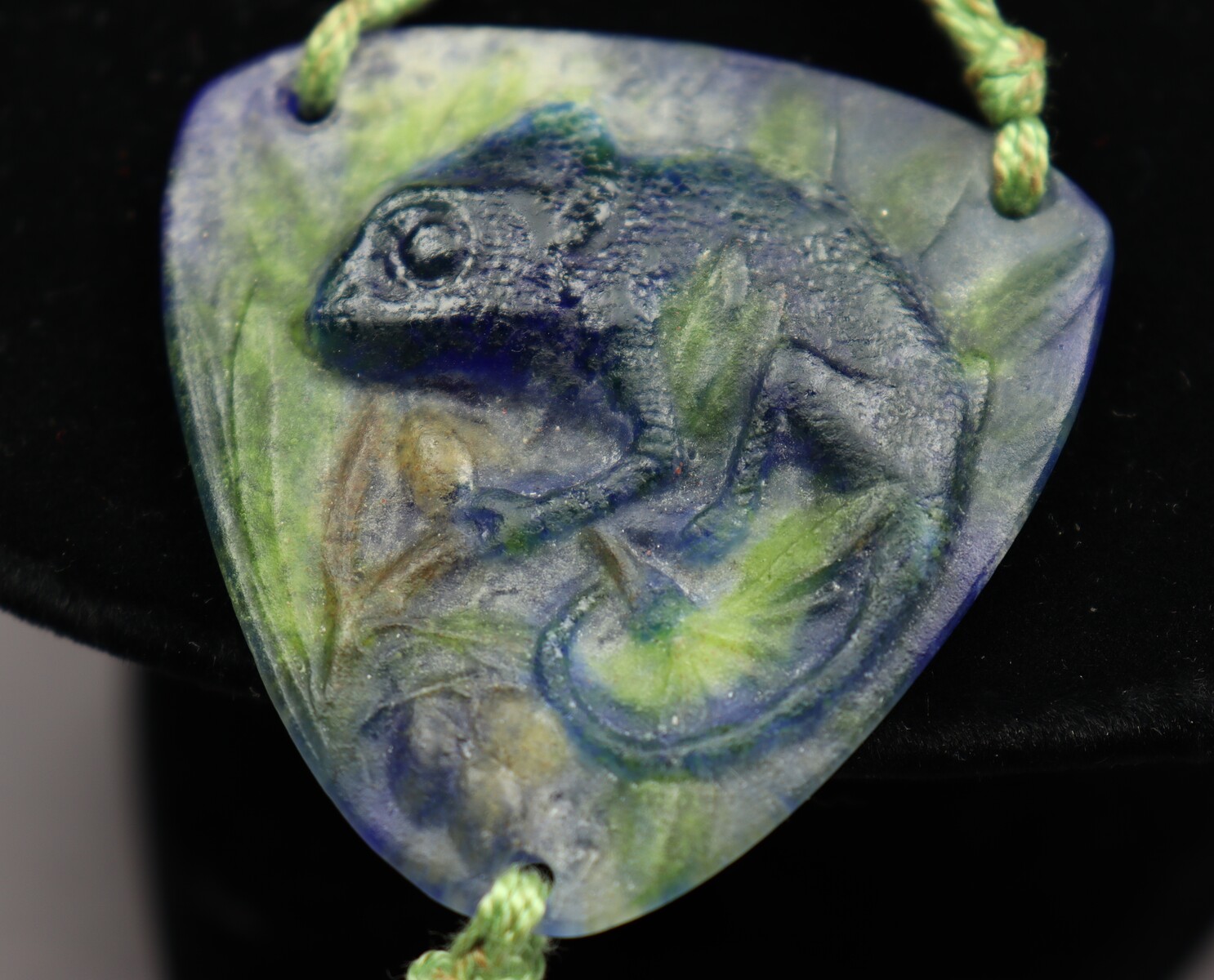 Pendentif caméléon par Amalric Walter