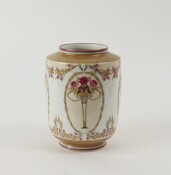 Petit vase en porcelaine par Georges de Feure