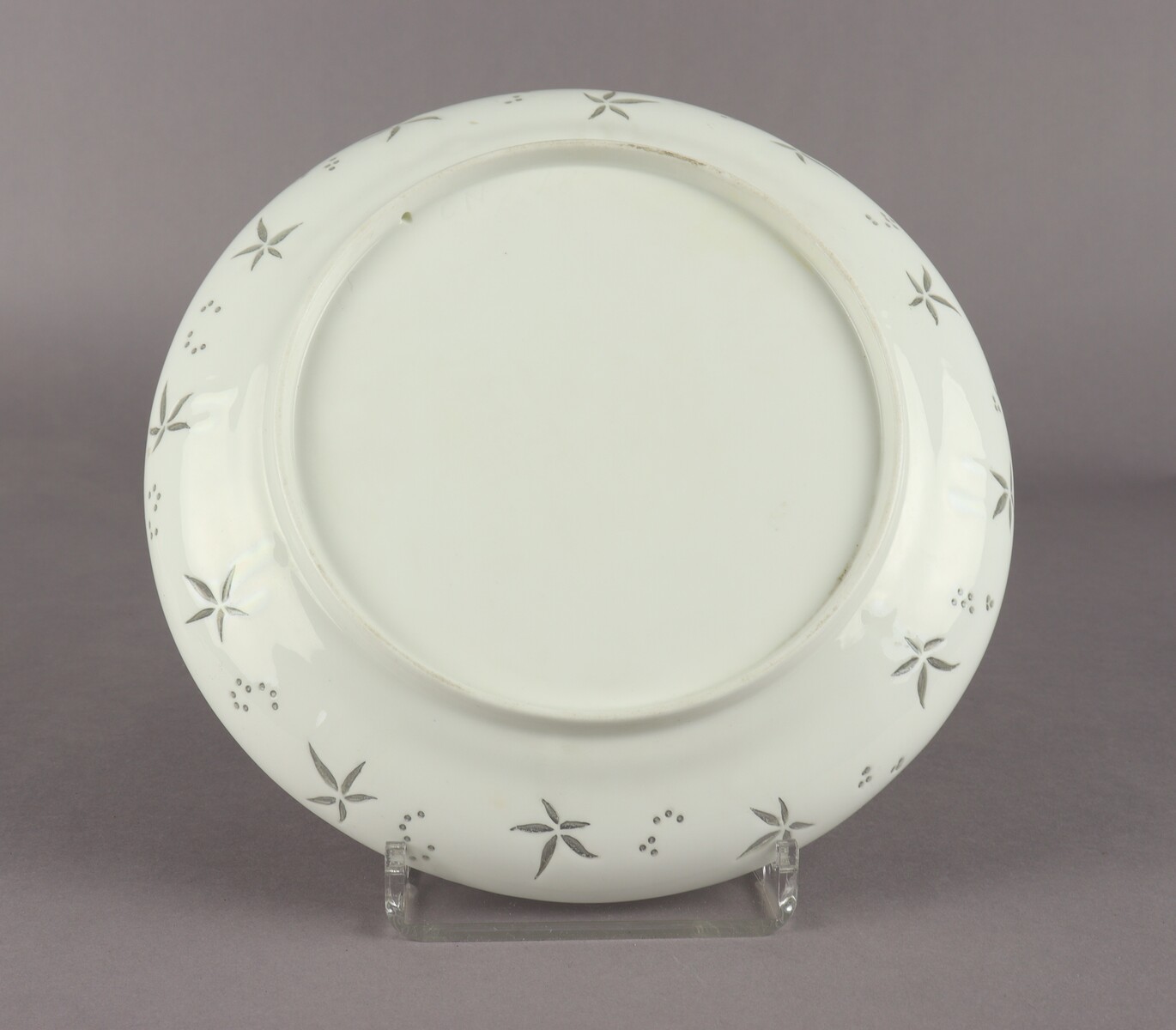 Plat en porcelaine par Camille Naudot