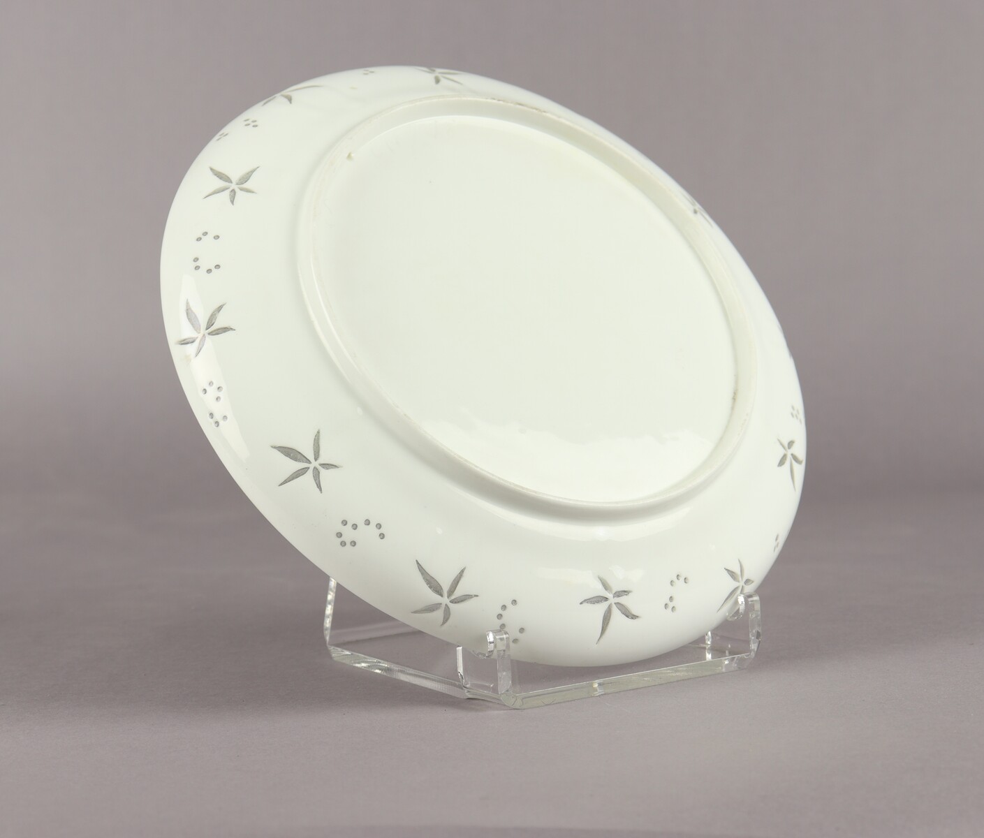 Plat en porcelaine par Camille Naudot