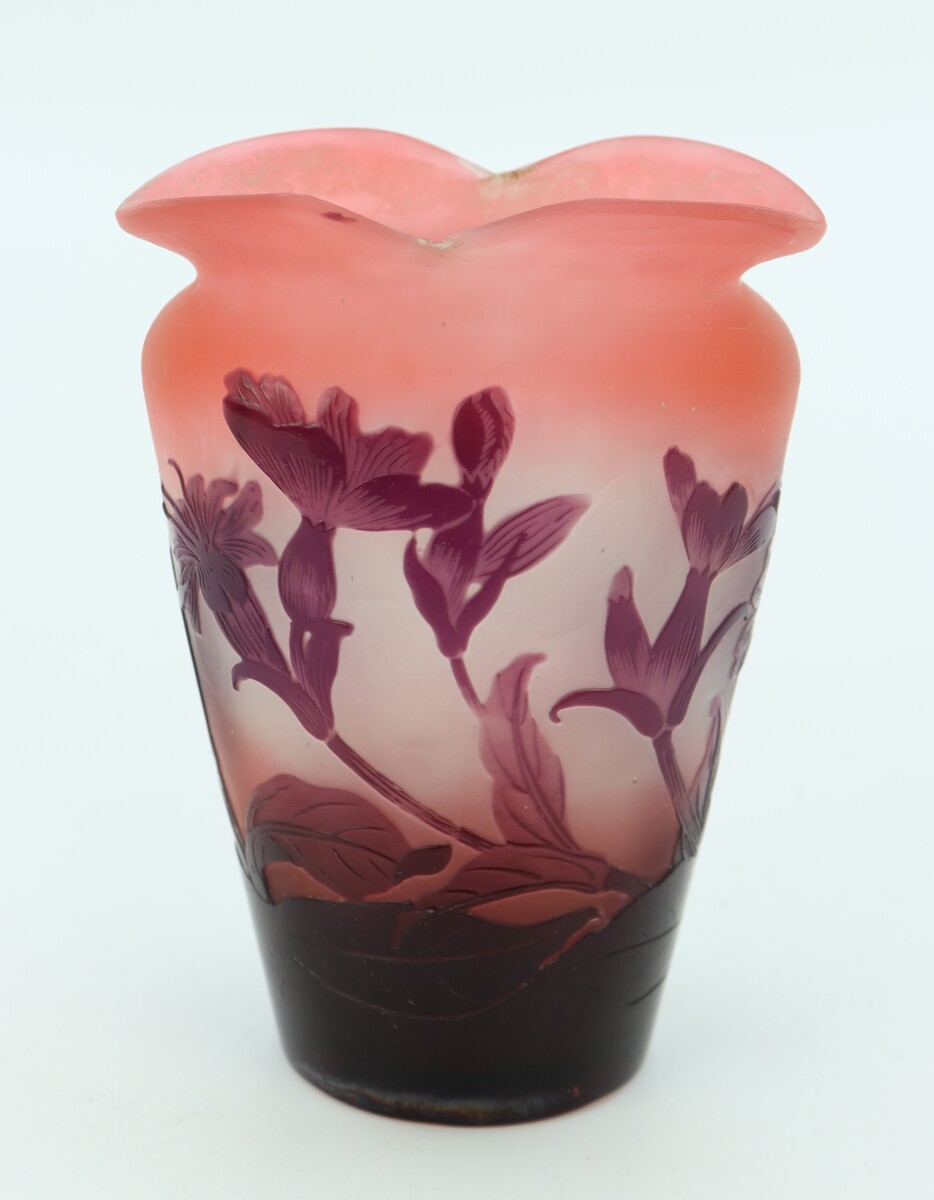 Vase aux campanules par Emile Gallé