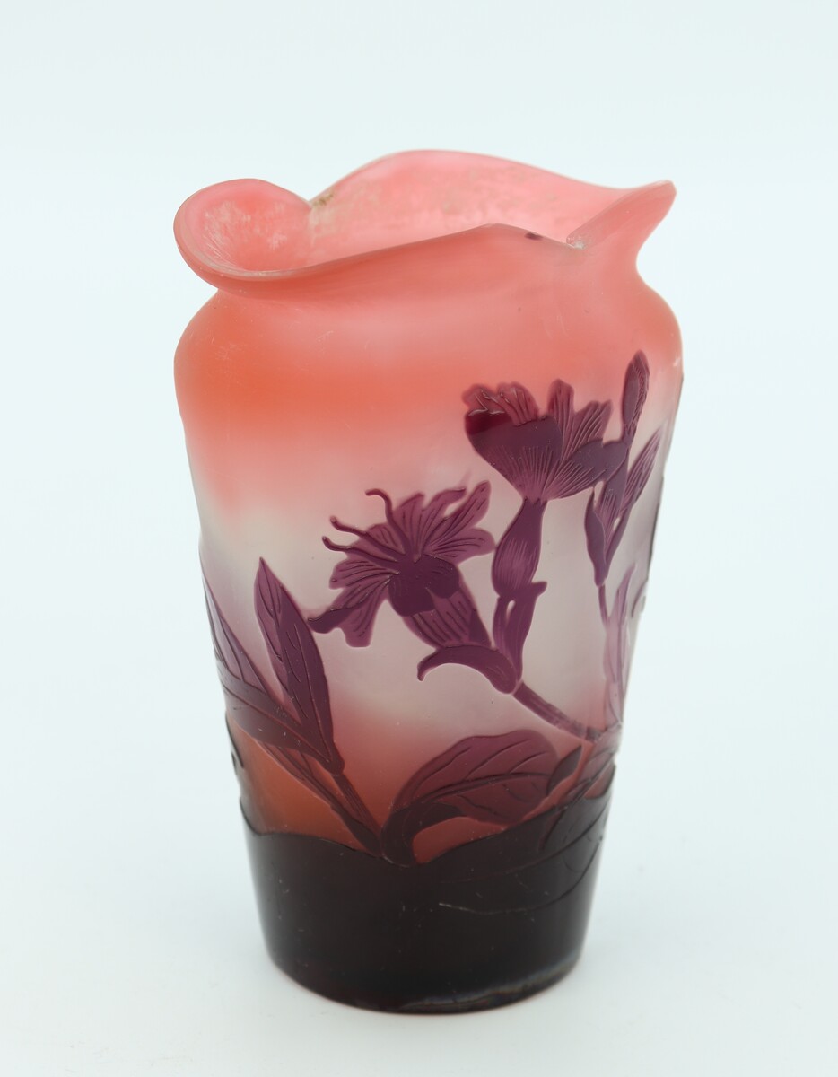 Vase aux campanules par Emile Gallé