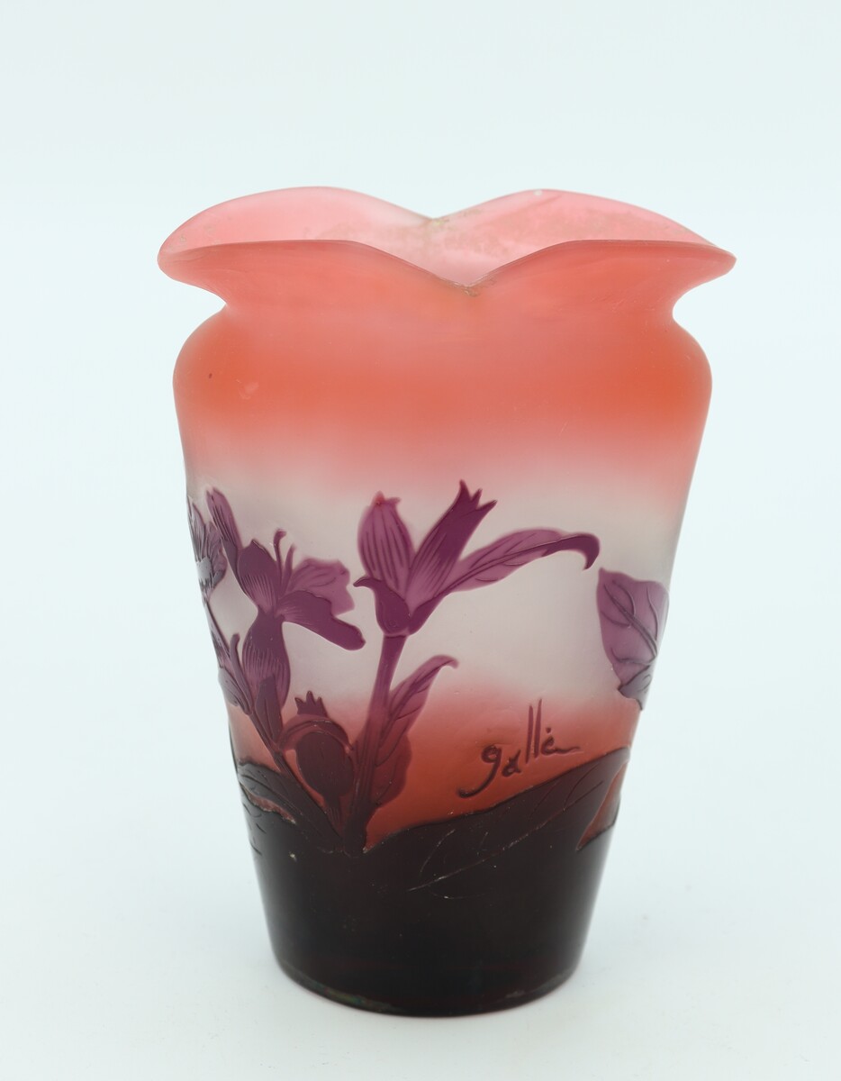 Vase aux campanules par Emile Gallé