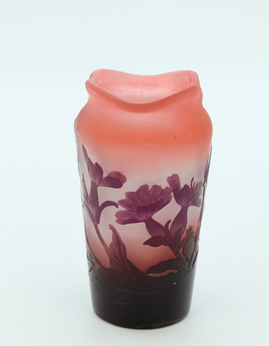 Vase aux campanules par Emile Gallé