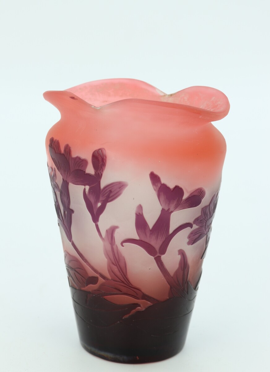 Vase aux campanules par Emile Gallé