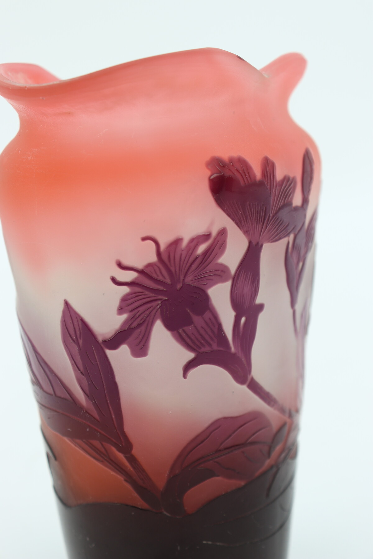 Vase aux campanules par Emile Gallé