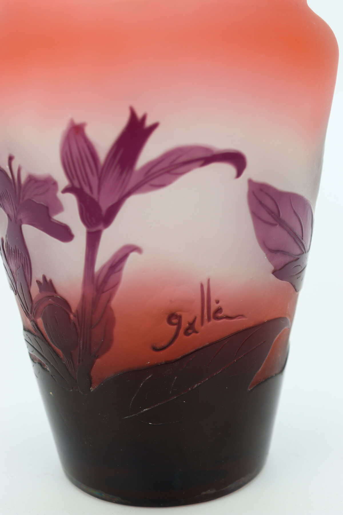 Vase aux campanules par Emile Gallé