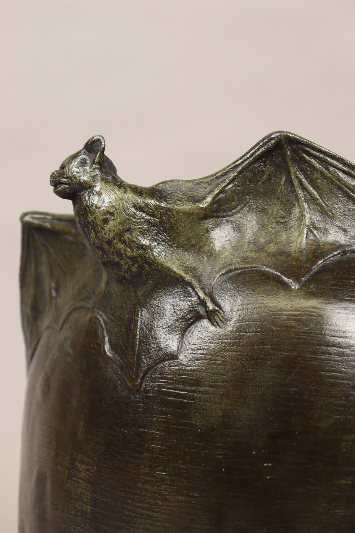 Vase aux chauve-souris par Hans Stoltenberg-Lerche