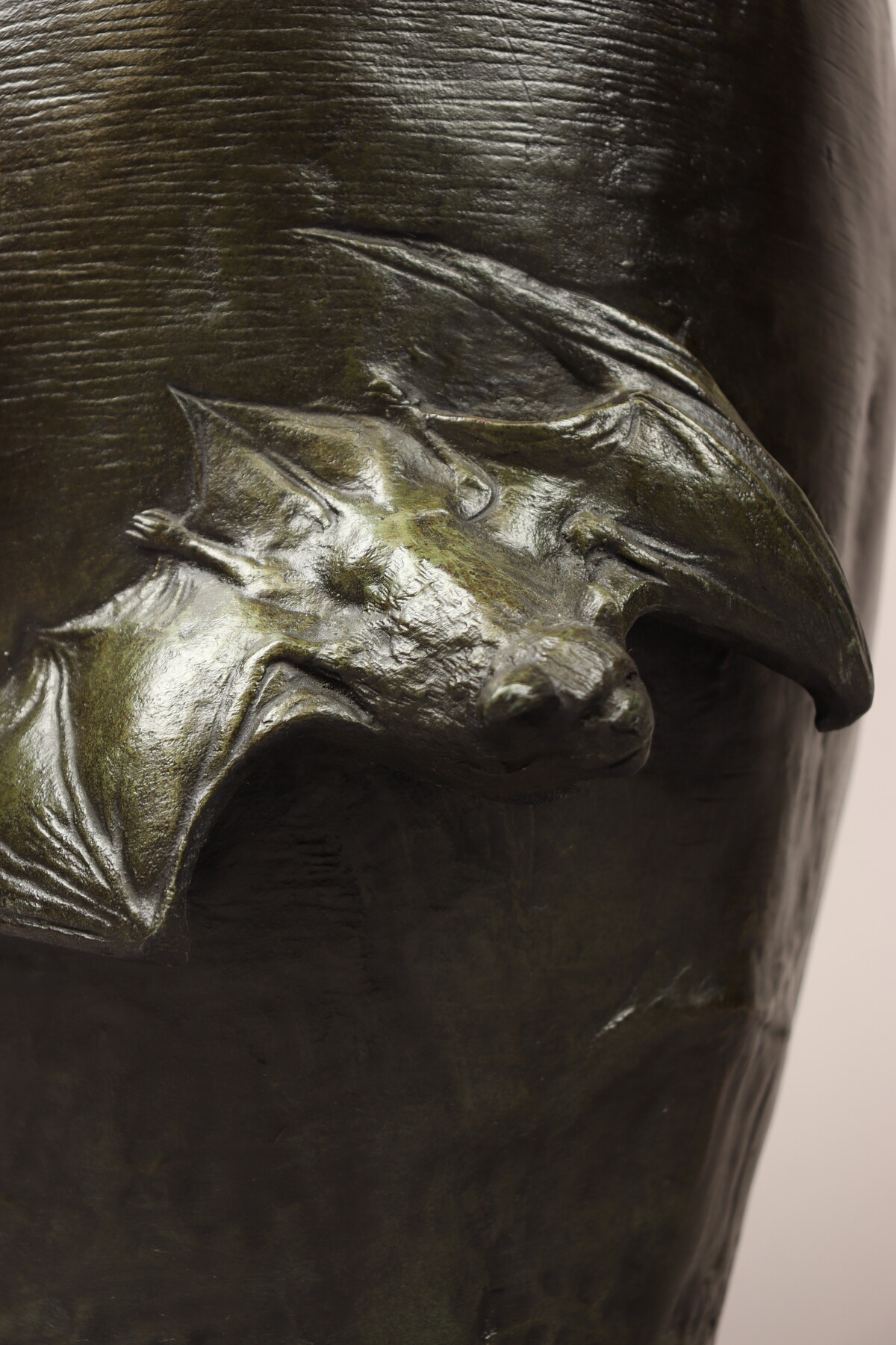 Vase aux chauve-souris par Hans Stoltenberg-Lerche