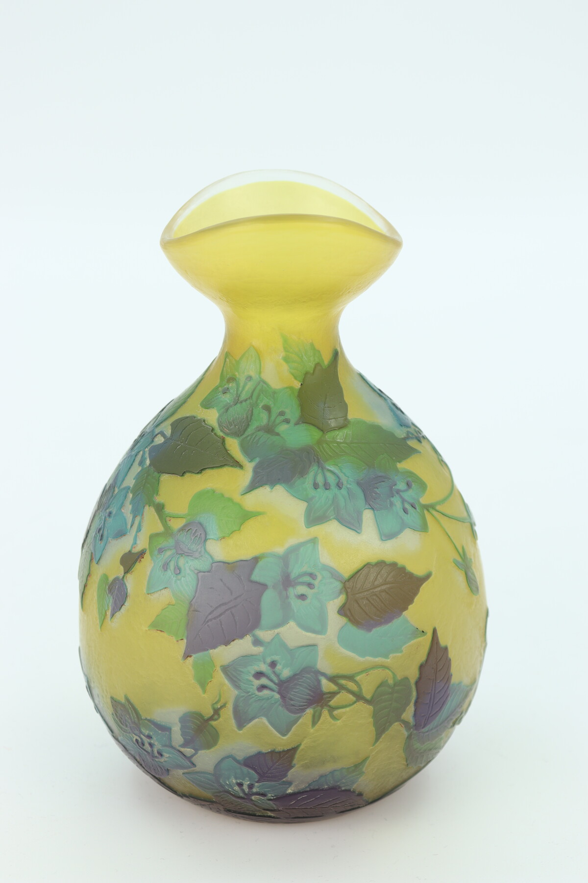 Vase aux gentianes par Gallé