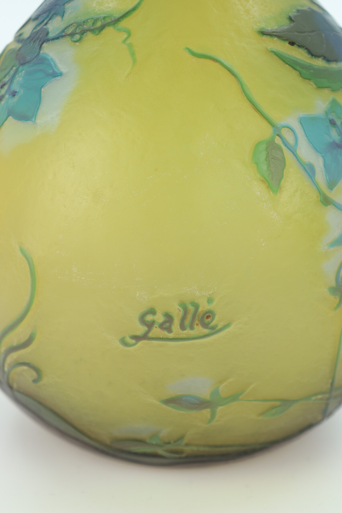 Vase aux gentianes par Gallé