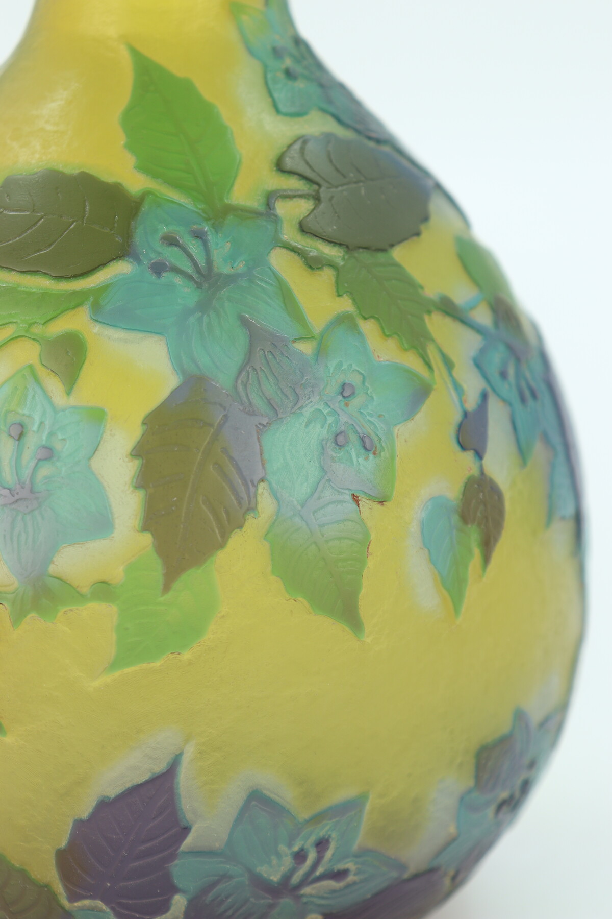 Vase aux gentianes par Gallé