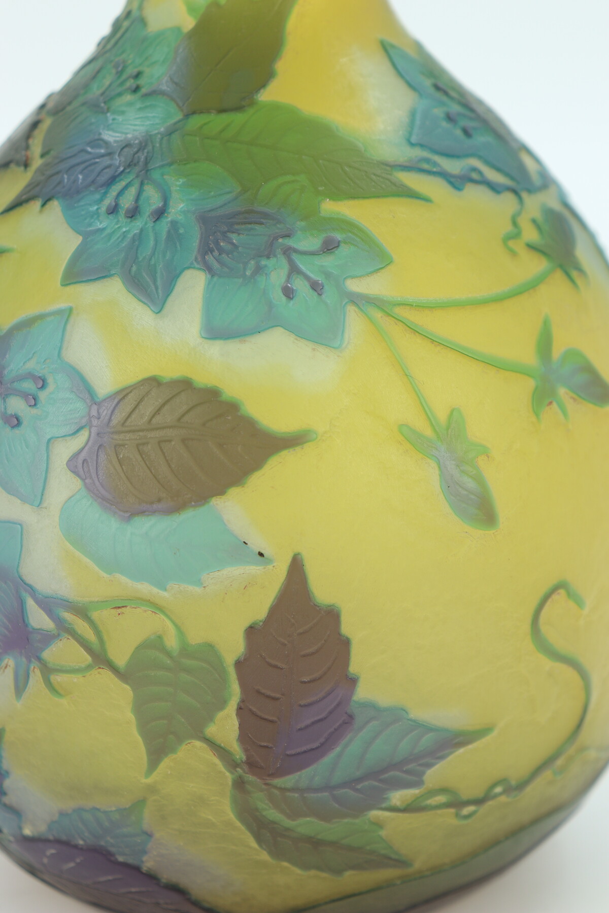 Vase aux gentianes par Gallé