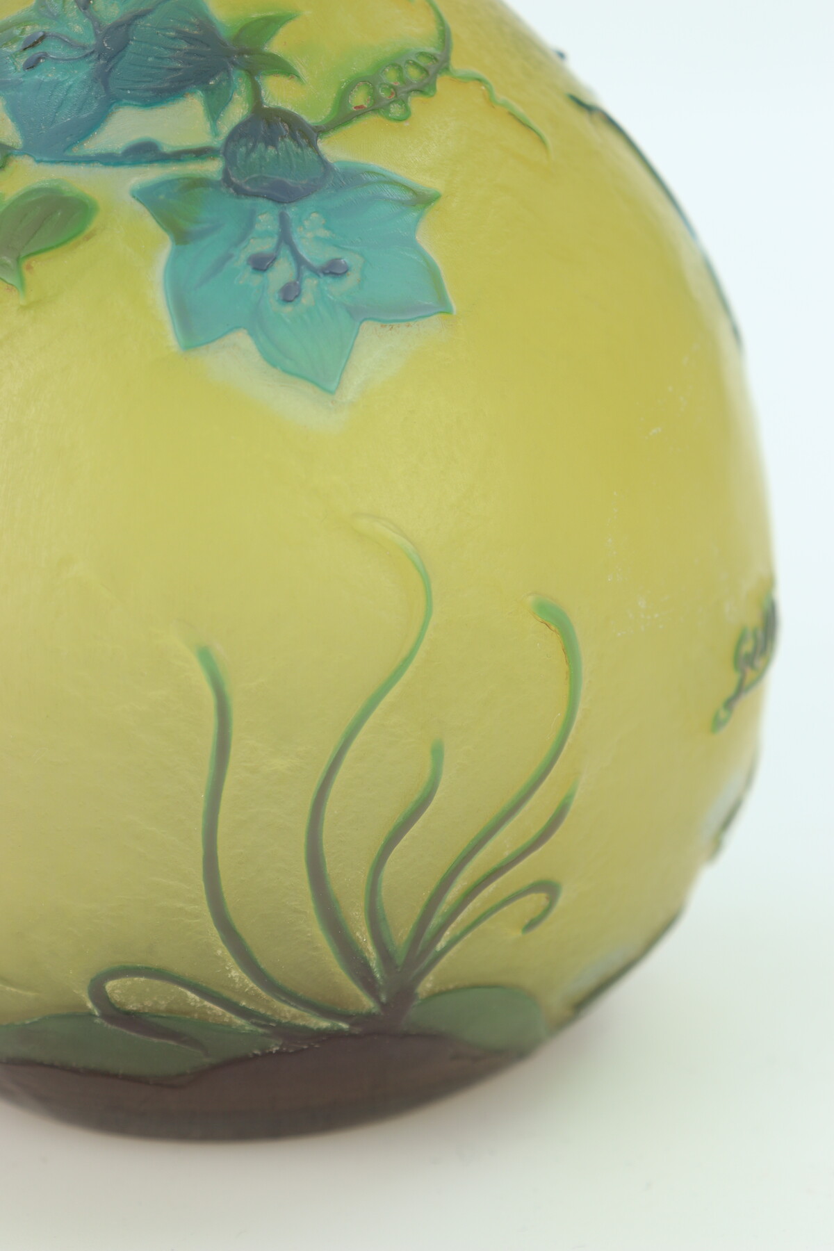 Vase aux gentianes par Gallé