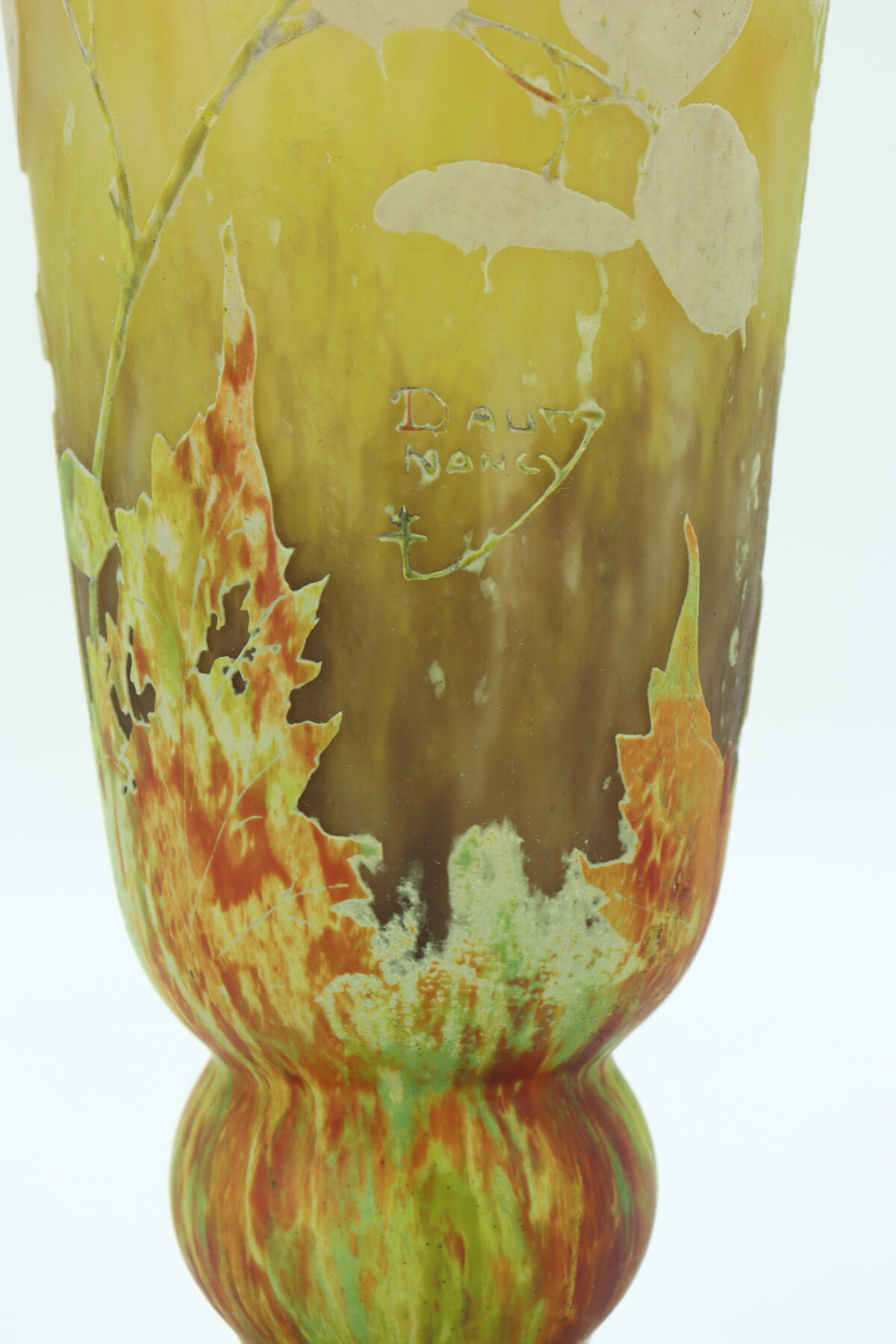 Vase Daum à décor de monnaie du pape