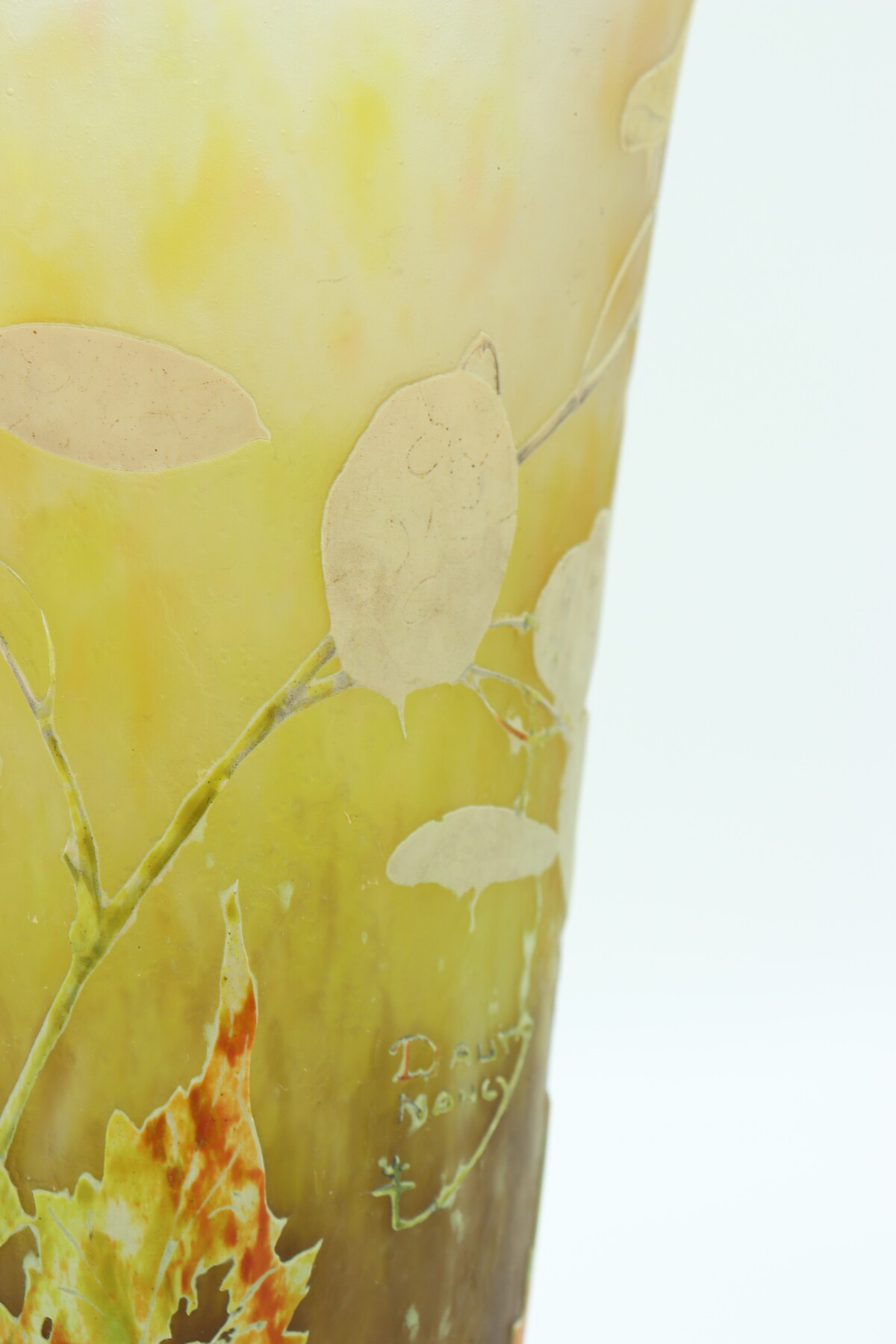 Vase Daum à décor de monnaie du pape