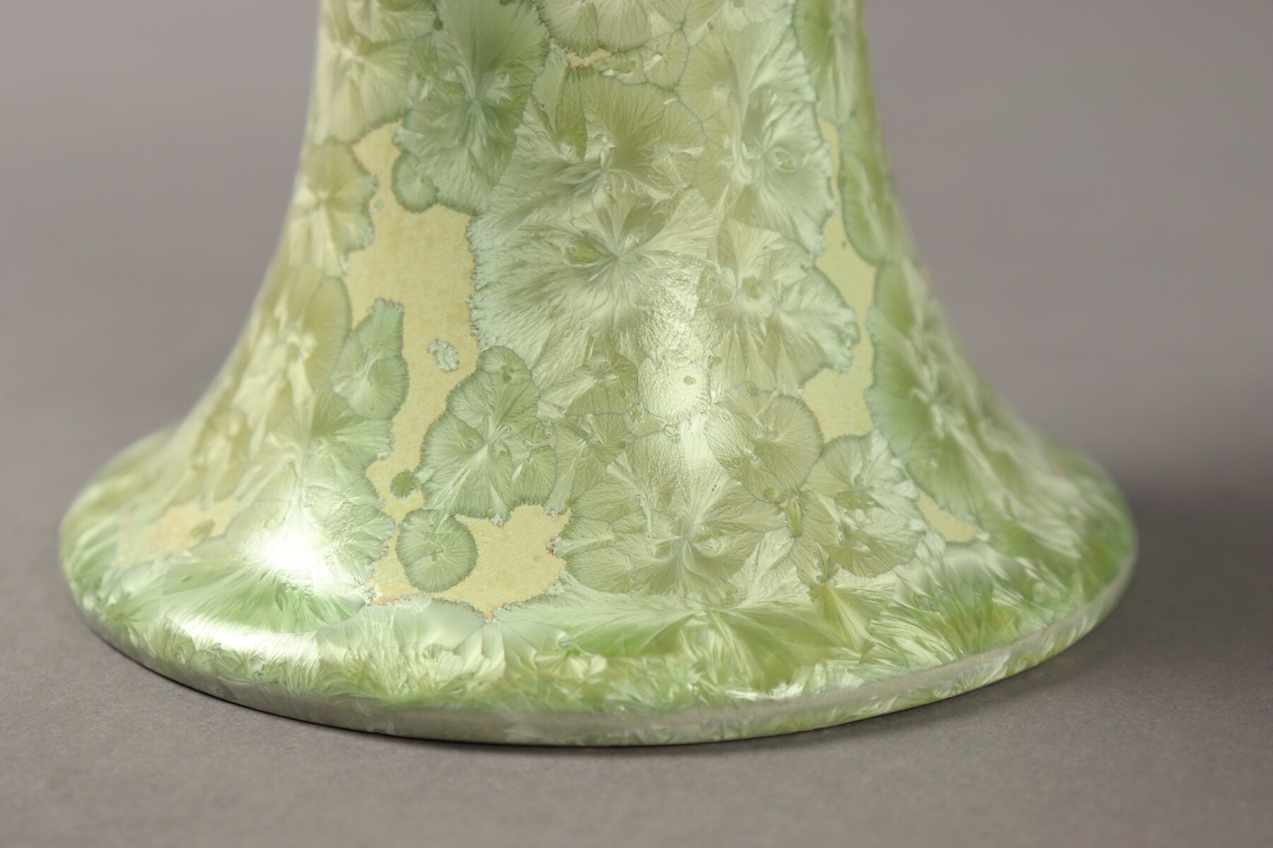 Vase de Sèvres à décor de cristallisation