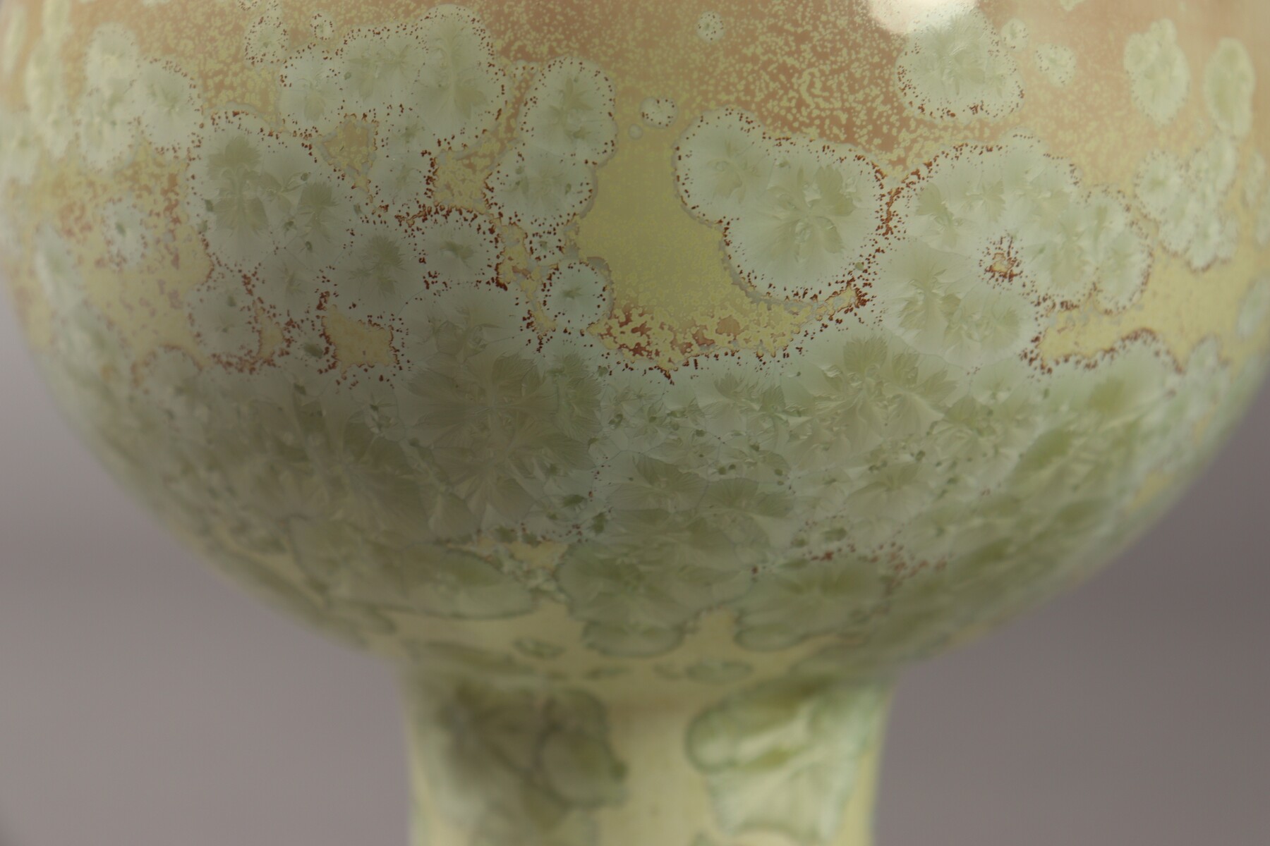 Vase de Sèvres à décor de cristallisation