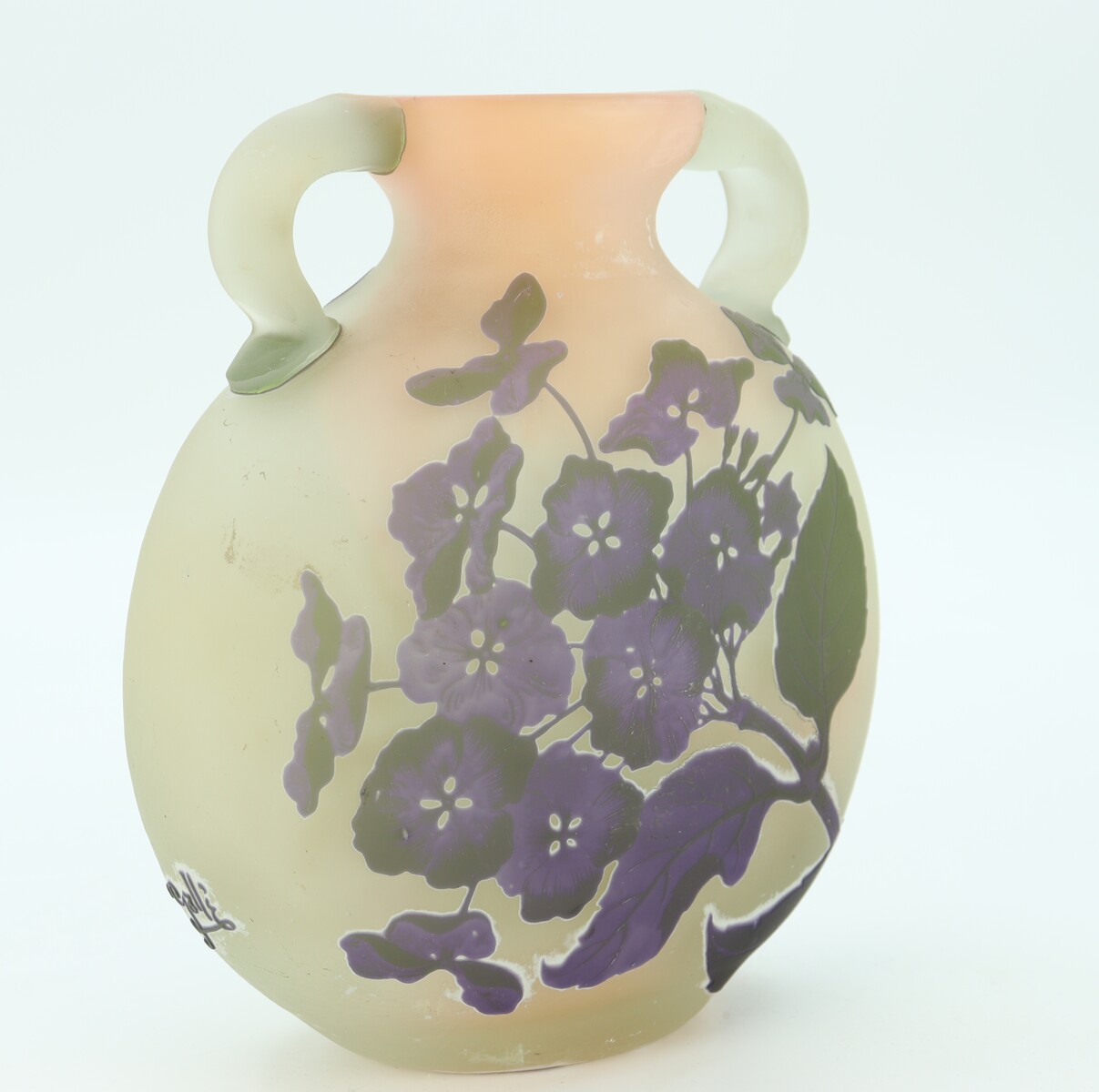 Vase Gallé à anses appliquées aux hortensias