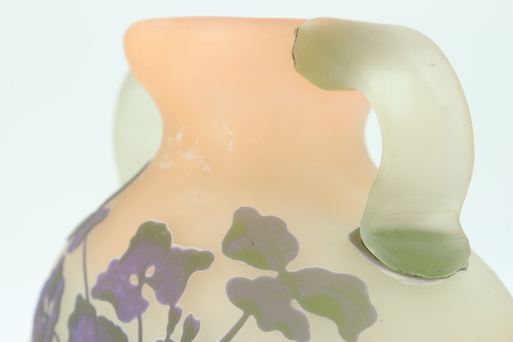 Vase Gallé à anses appliquées aux hortensias