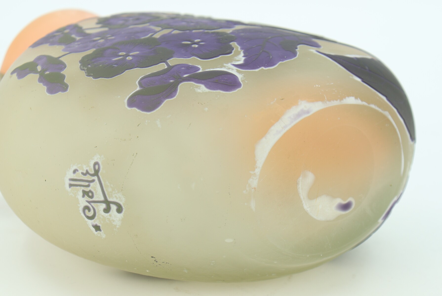 Vase Gallé à anses appliquées aux hortensias