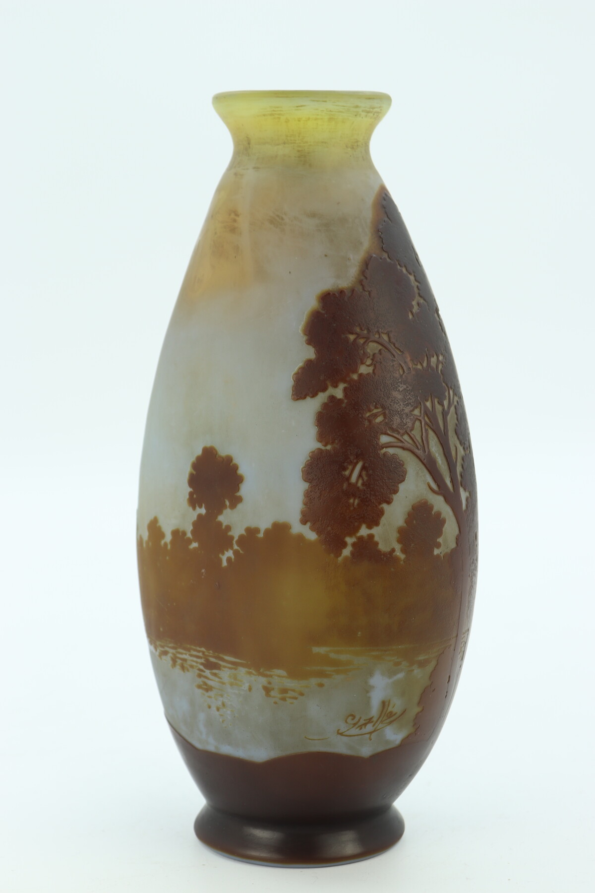 Vase Gallé à décor de paysage lacustre