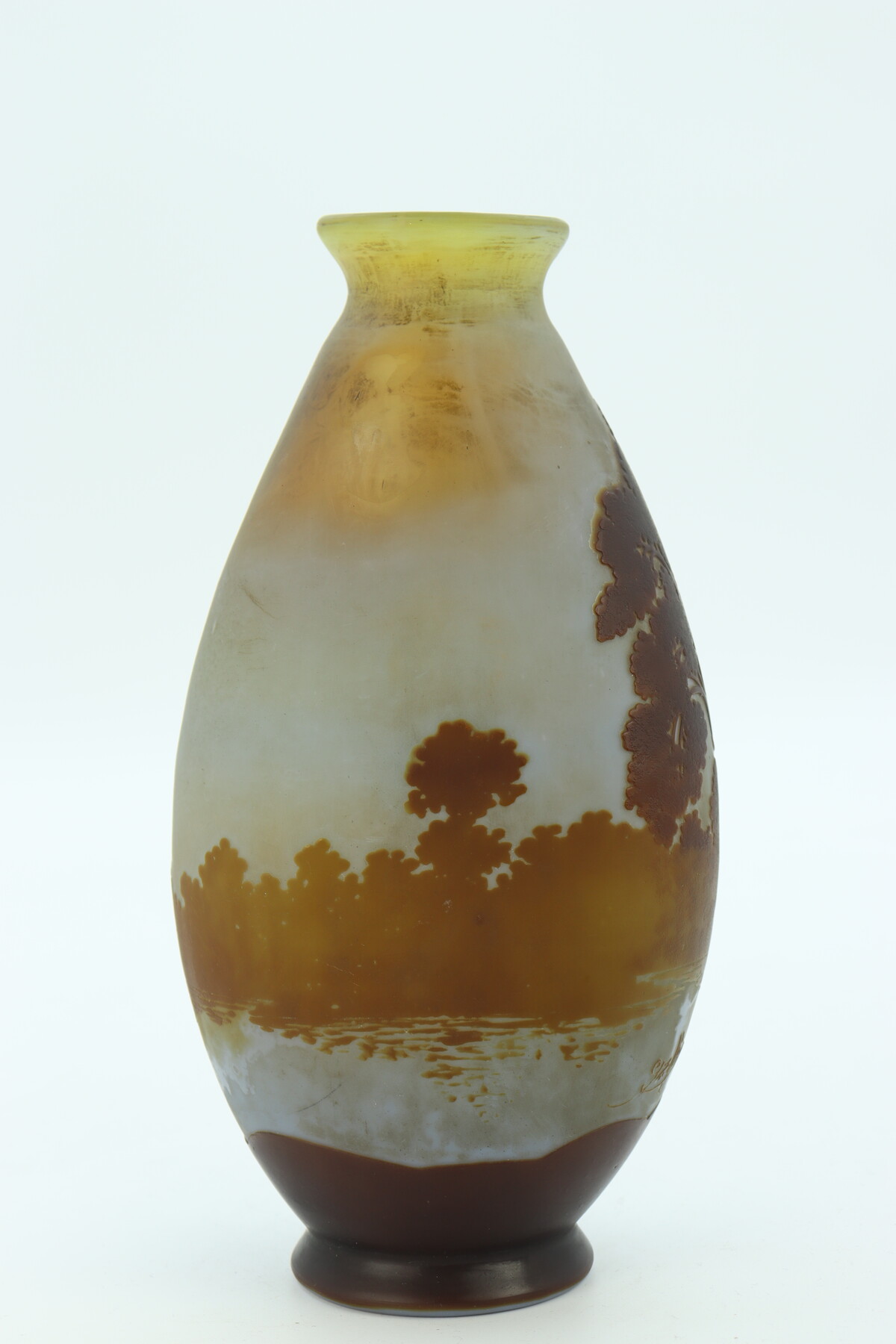 Vase Gallé à décor de paysage lacustre