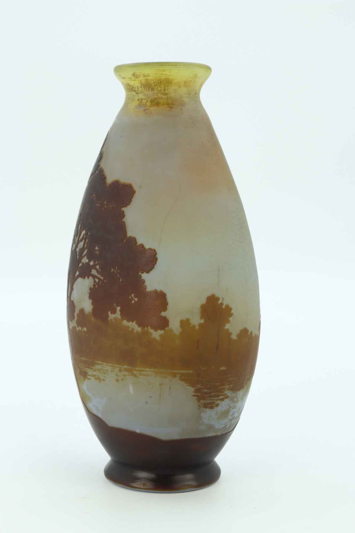 Vase Gallé à décor de paysage lacustre