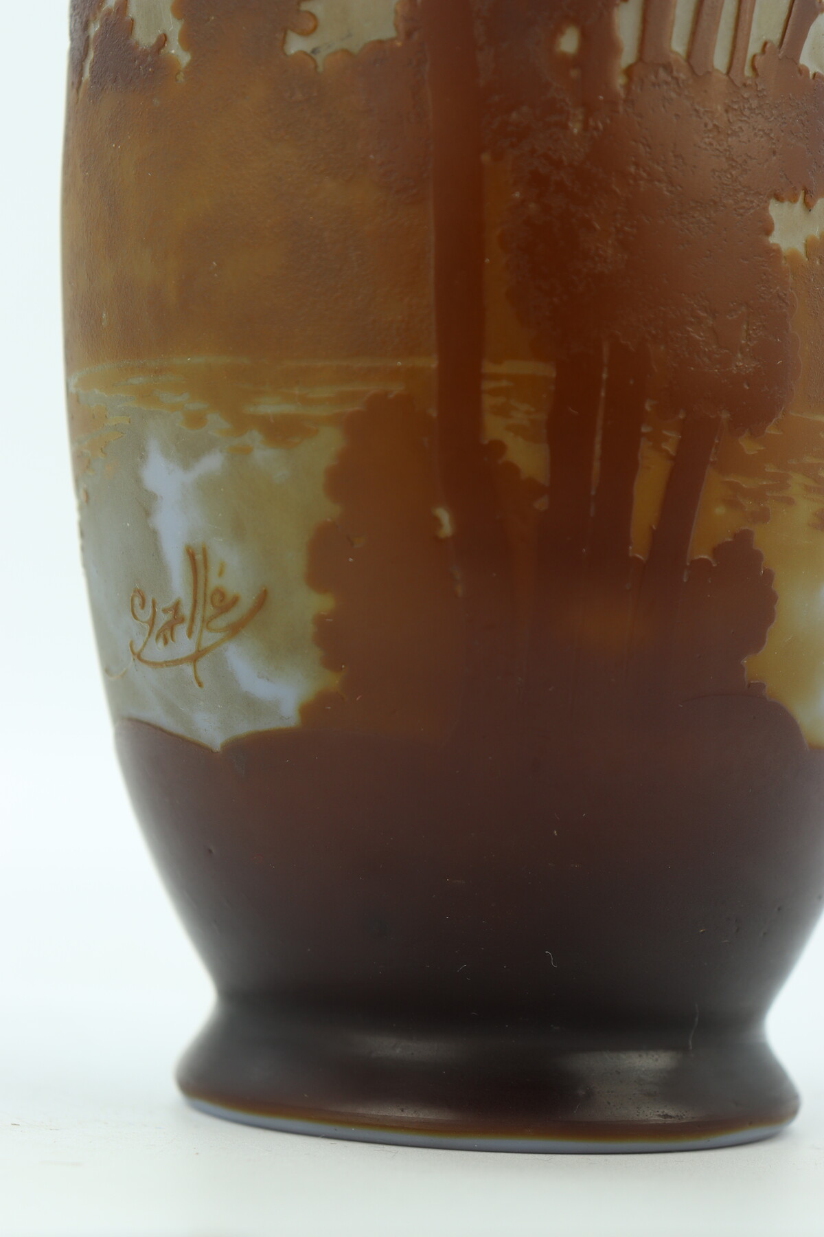 Vase Gallé à décor de paysage lacustre