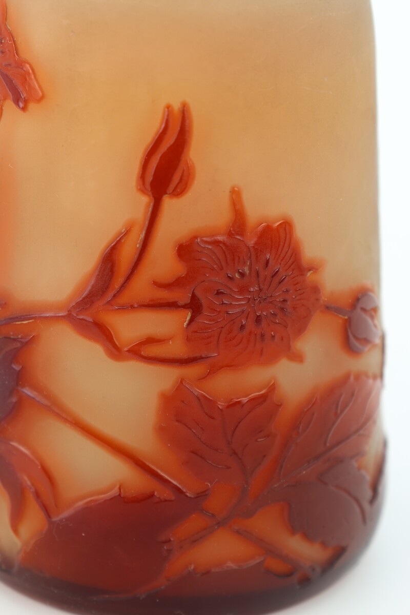 Vase Gallé aux églantines