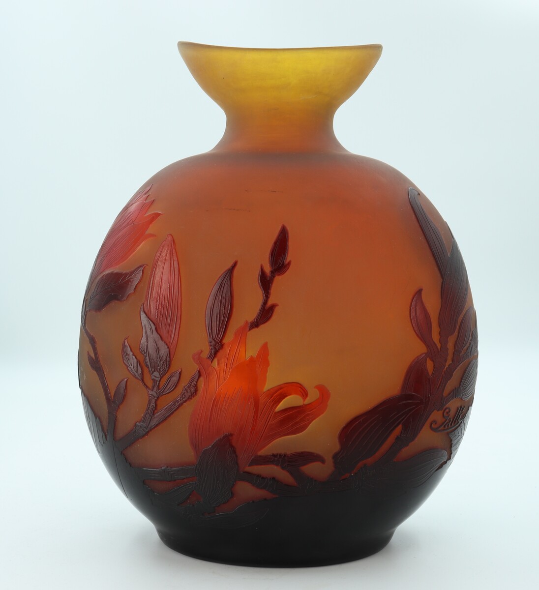 Vase Gallé aux magnolias
