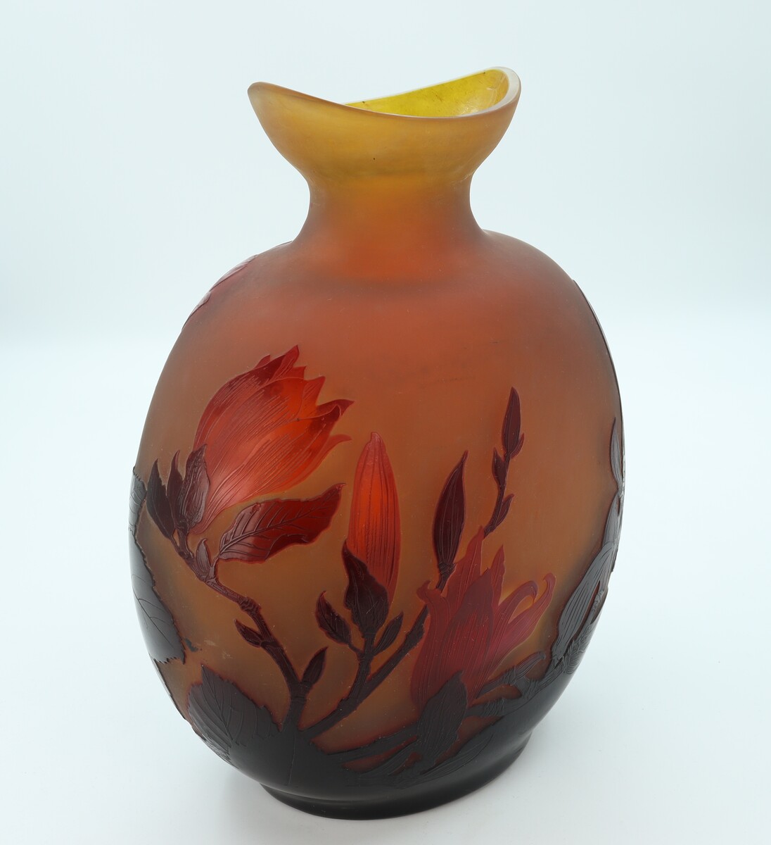 Vase Gallé aux magnolias