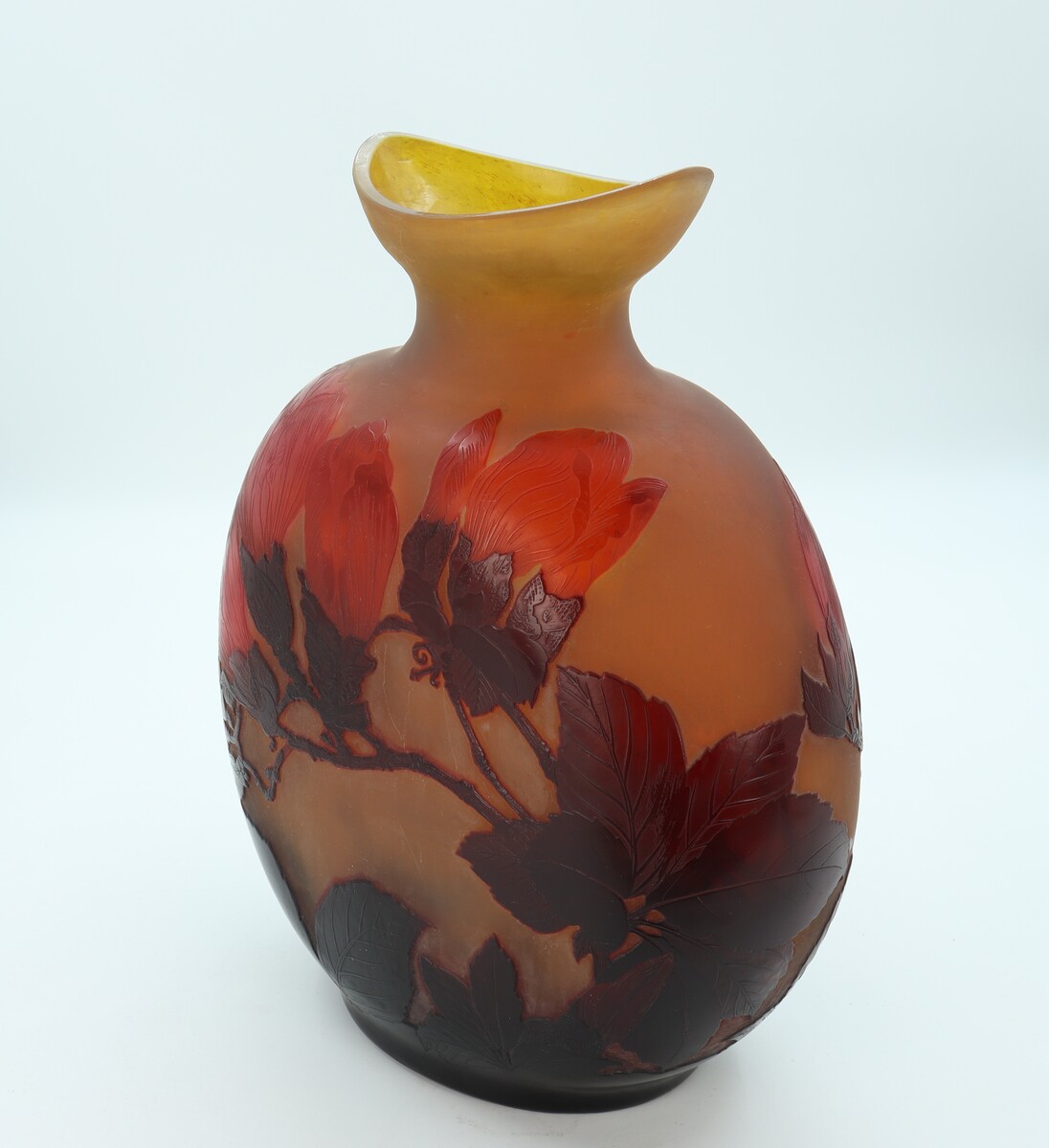 Vase Gallé aux magnolias