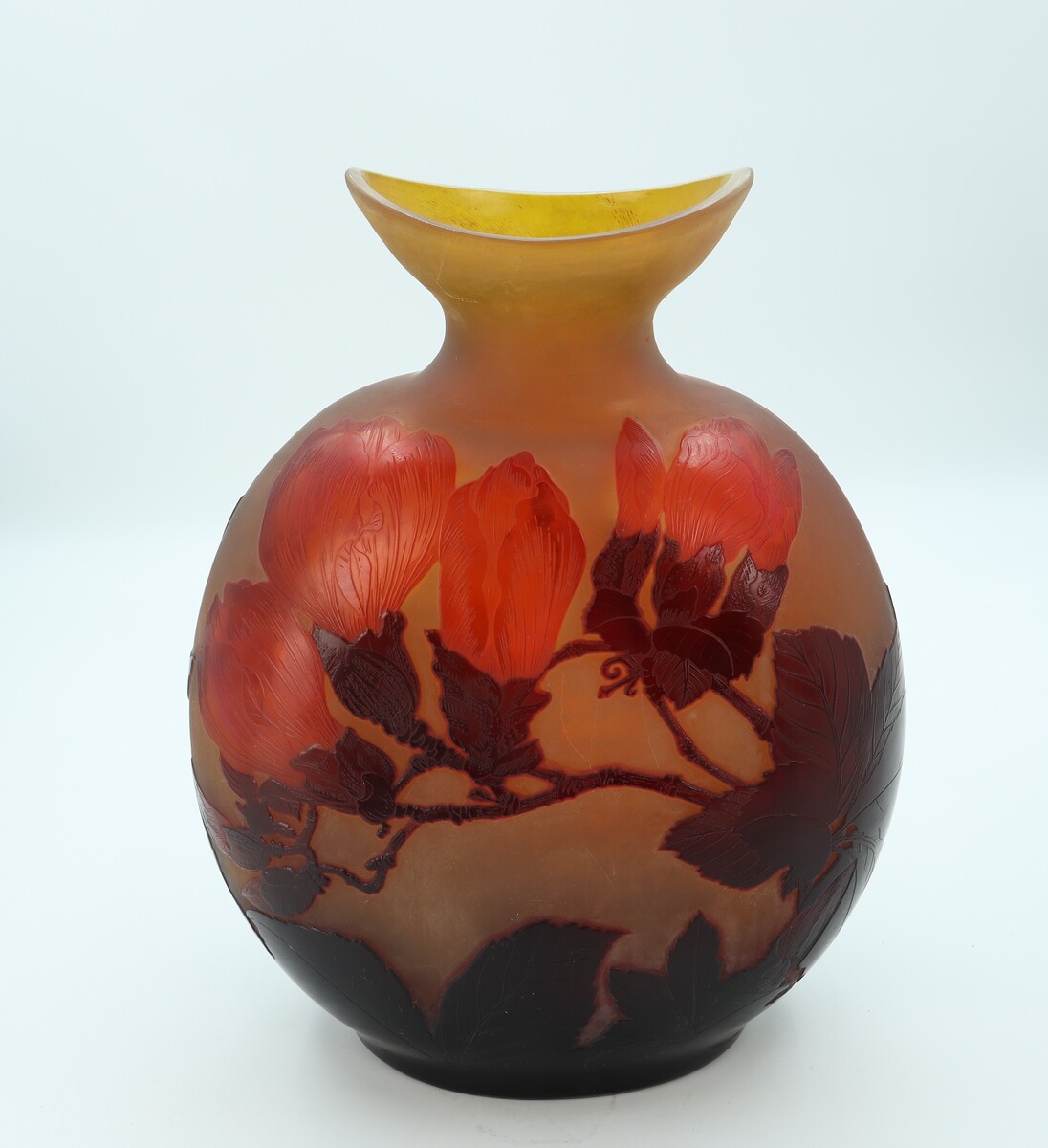 Vase Gallé aux magnolias