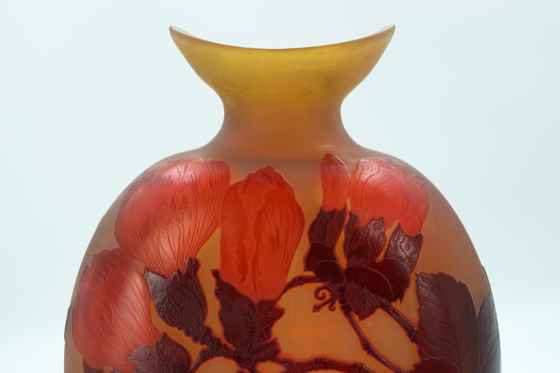 Vase Gallé aux magnolias
