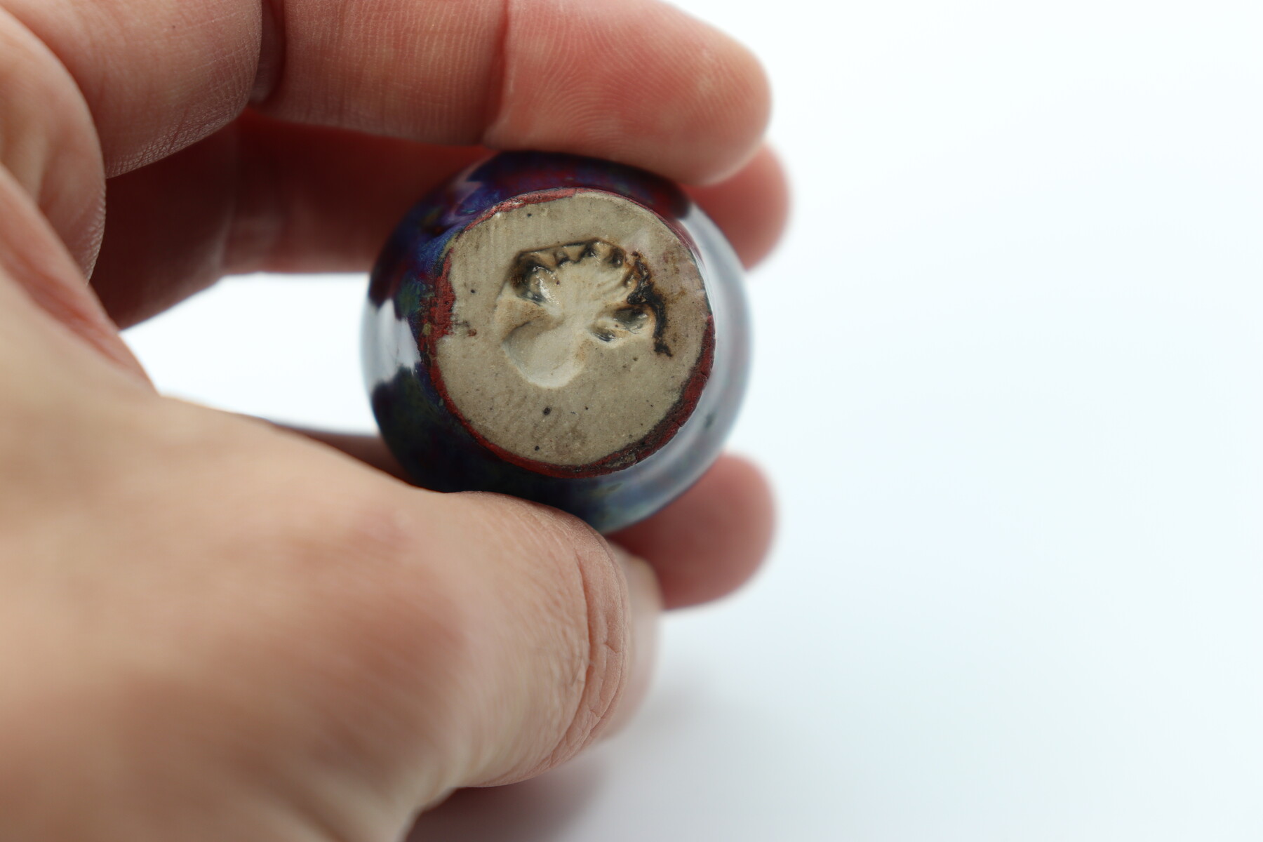 Vase miniature bleu par Pierre-Adrien Dalpayrat