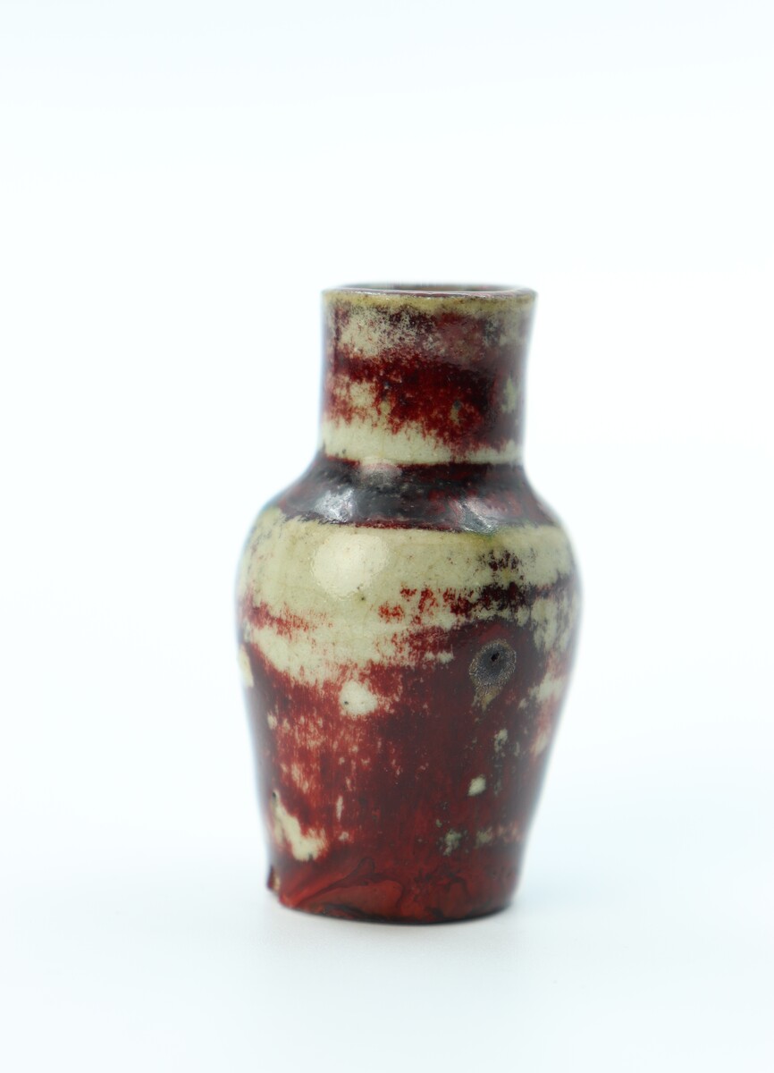 Vase miniature rouge par Pierre-Adrien Dalpayrat
