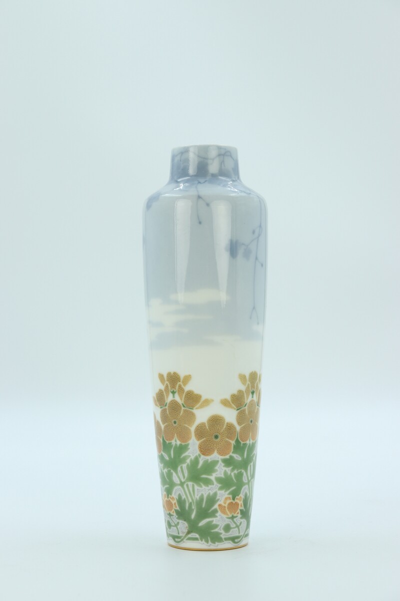 Vase Renoncules par la Manufacture Nationale de Sèvres
