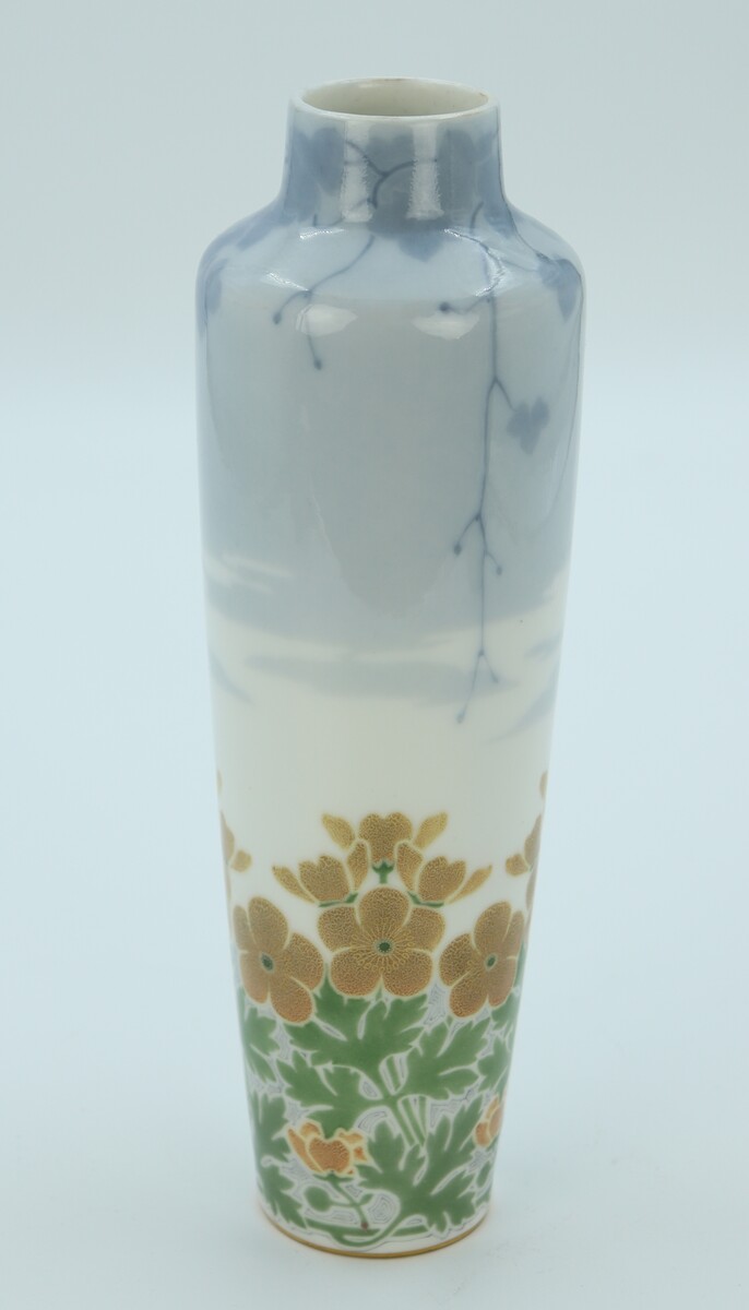 Vase Renoncules par la Manufacture Nationale de Sèvres