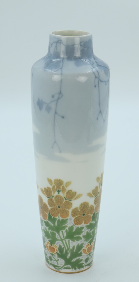 Vase Renoncules par la Manufacture Nationale de Sèvres