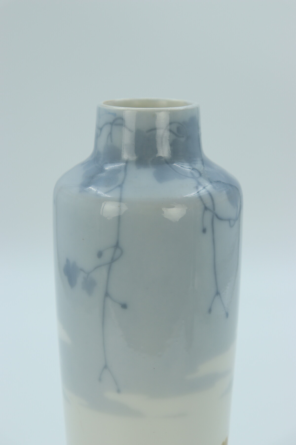 Vase Renoncules par la Manufacture Nationale de Sèvres