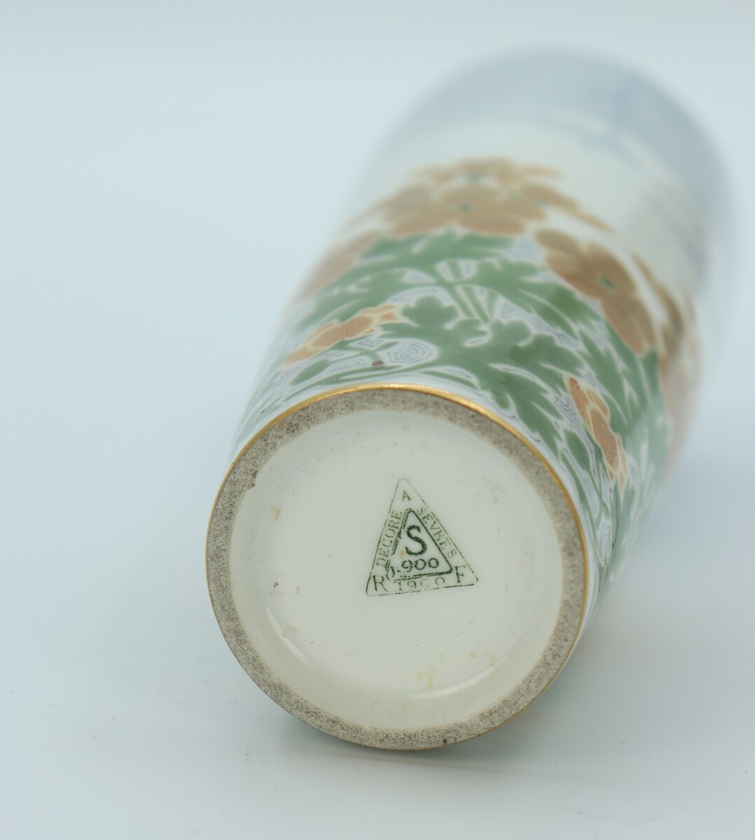 Vase Renoncules par la Manufacture Nationale de Sèvres